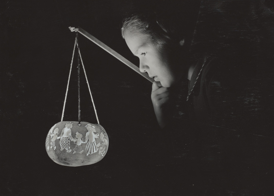 Turnip lantern with Globi design, 1939. (Image: Estate of Ernst Koehli/ZB Zürich)