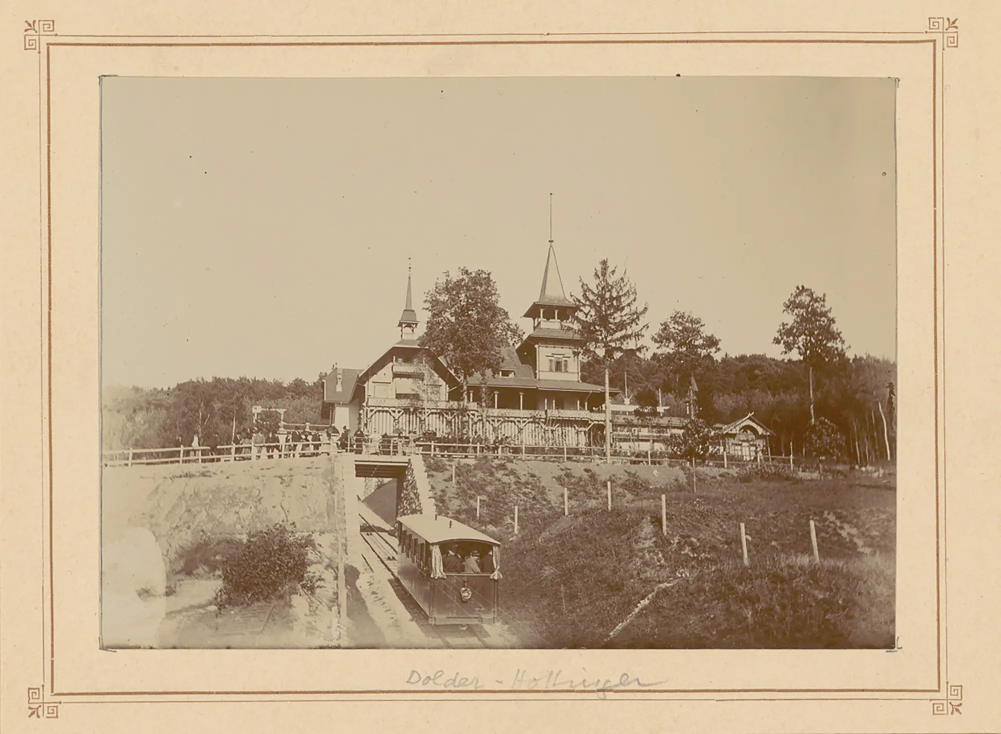 Blick auf die alte Wirtschaft Waldhaus Dolder und die ursprüngliche Standseilbahn. (Bild: ZB Zürich)