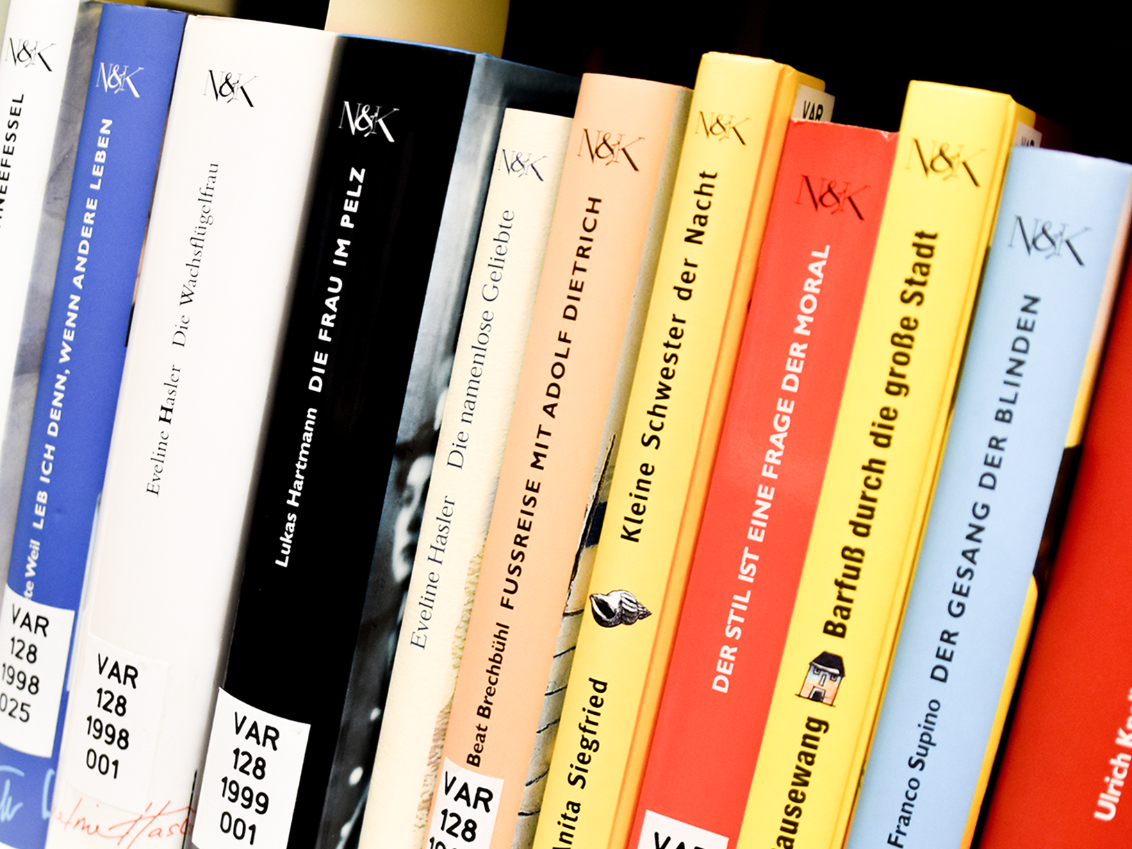 Lange muss man im Verlagsbucharchiv Nagel & Kimche nicht suchen, um Literatur von Schweizer Autorinnen und Autoren zu finden. (Bild: ZB Zürich) 