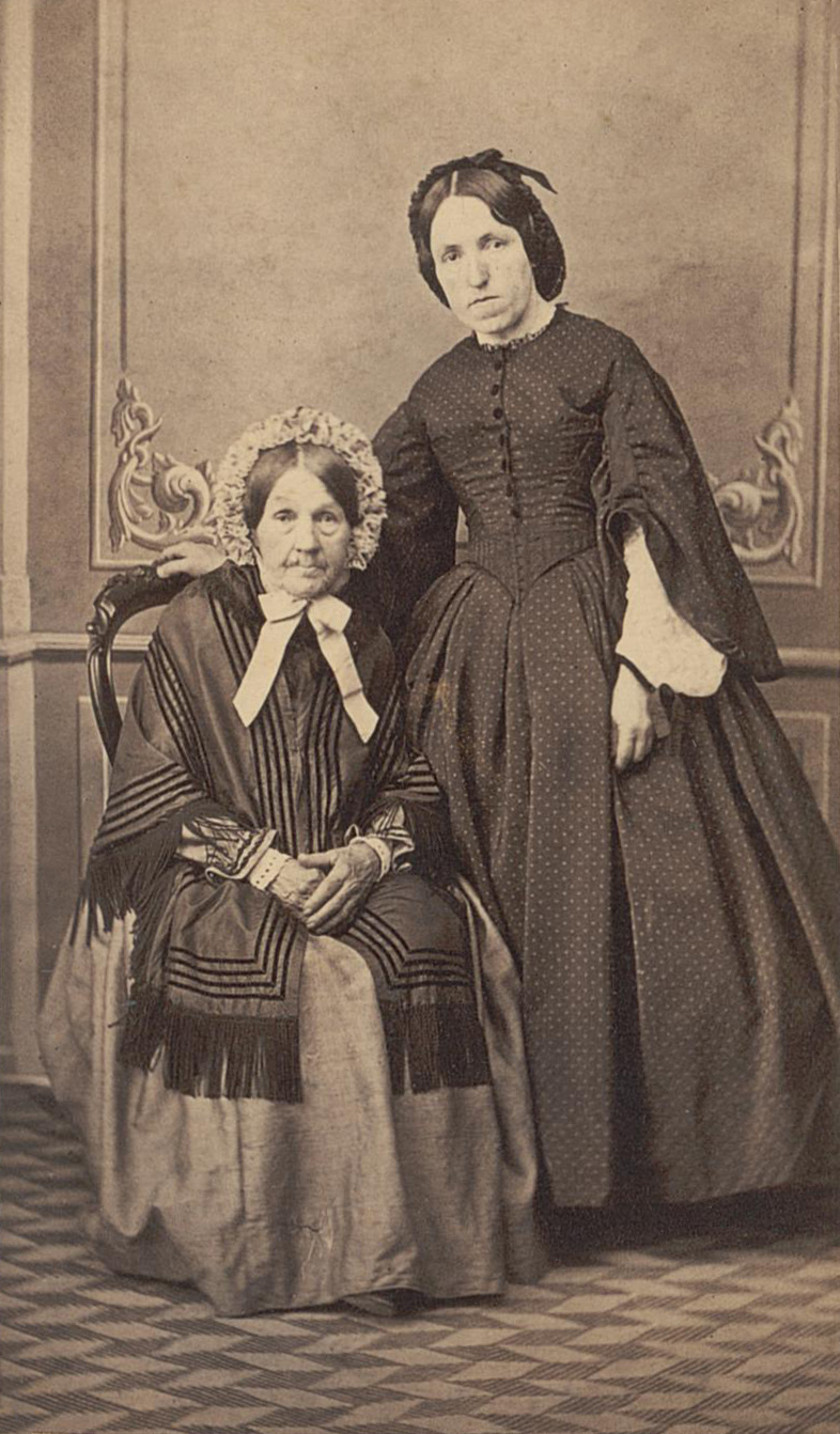 Elisabeth und Regula Keller um 1861, Fotografie von Jakob Schneebeli