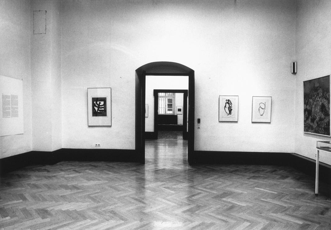 Photograph of the exhibition “Tuschezeichen” at the Haus zum Kiel, Museum Rietberg, 1988 (Hs NL 11: Gc 7.7)
