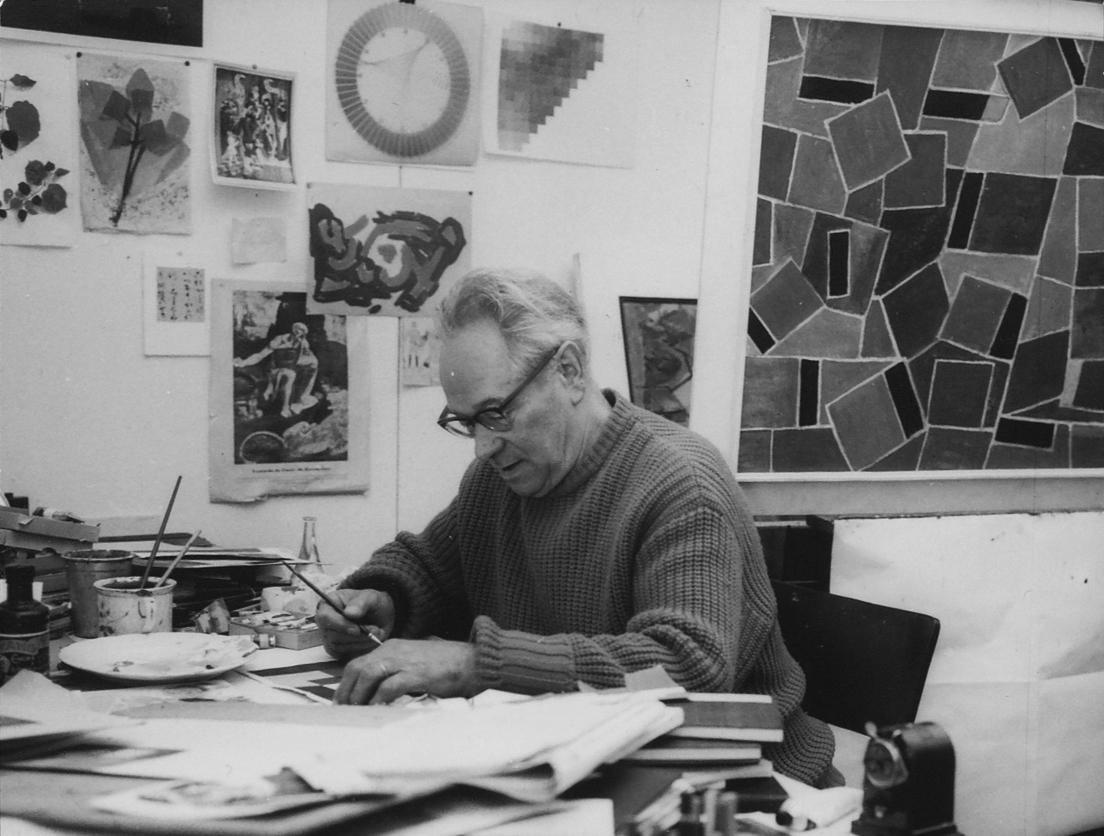 Johannes Itten in his studio, 1958 (Hs NL 11: Ba 11)
