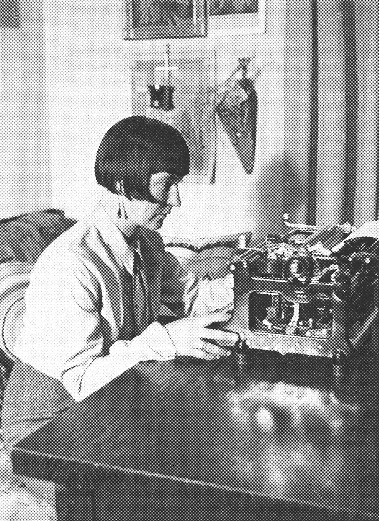 Alja Rachmanova at work, 1930s. (Image: Minti Beer, Munich/Thurgau State Archives, StATG 9’43, 6.1.2/36)