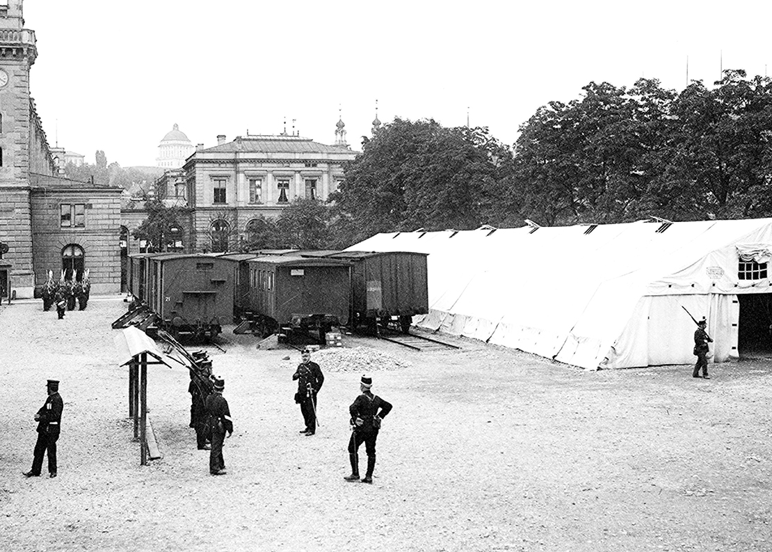 Landsturm-Soldaten beim Bewachungsdienst